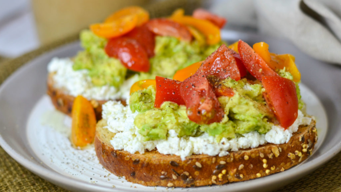 Avocado Toast with Tomatoes